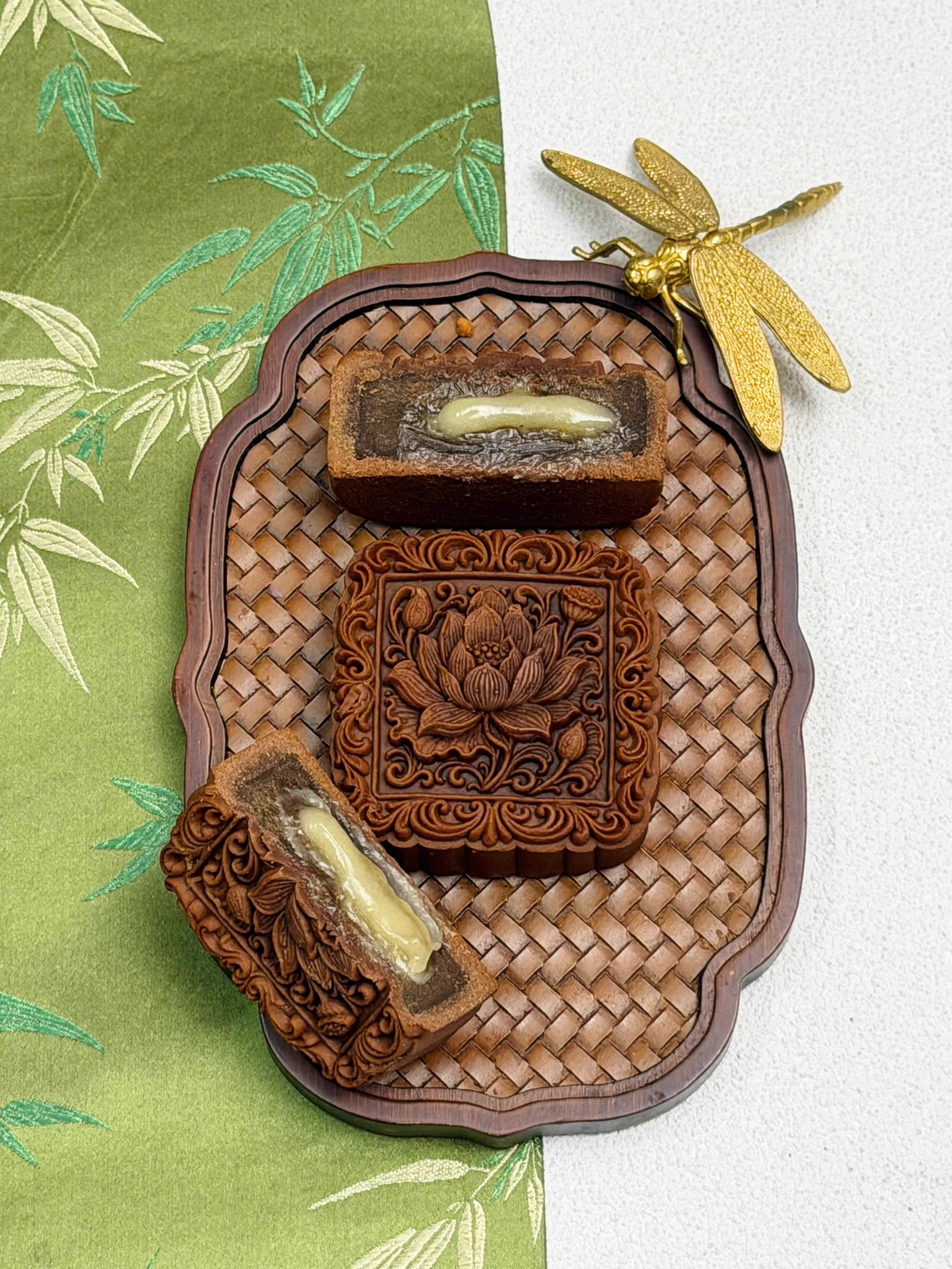 Bánh Trung Thu Bạc Xỉu Latte cắt lớp