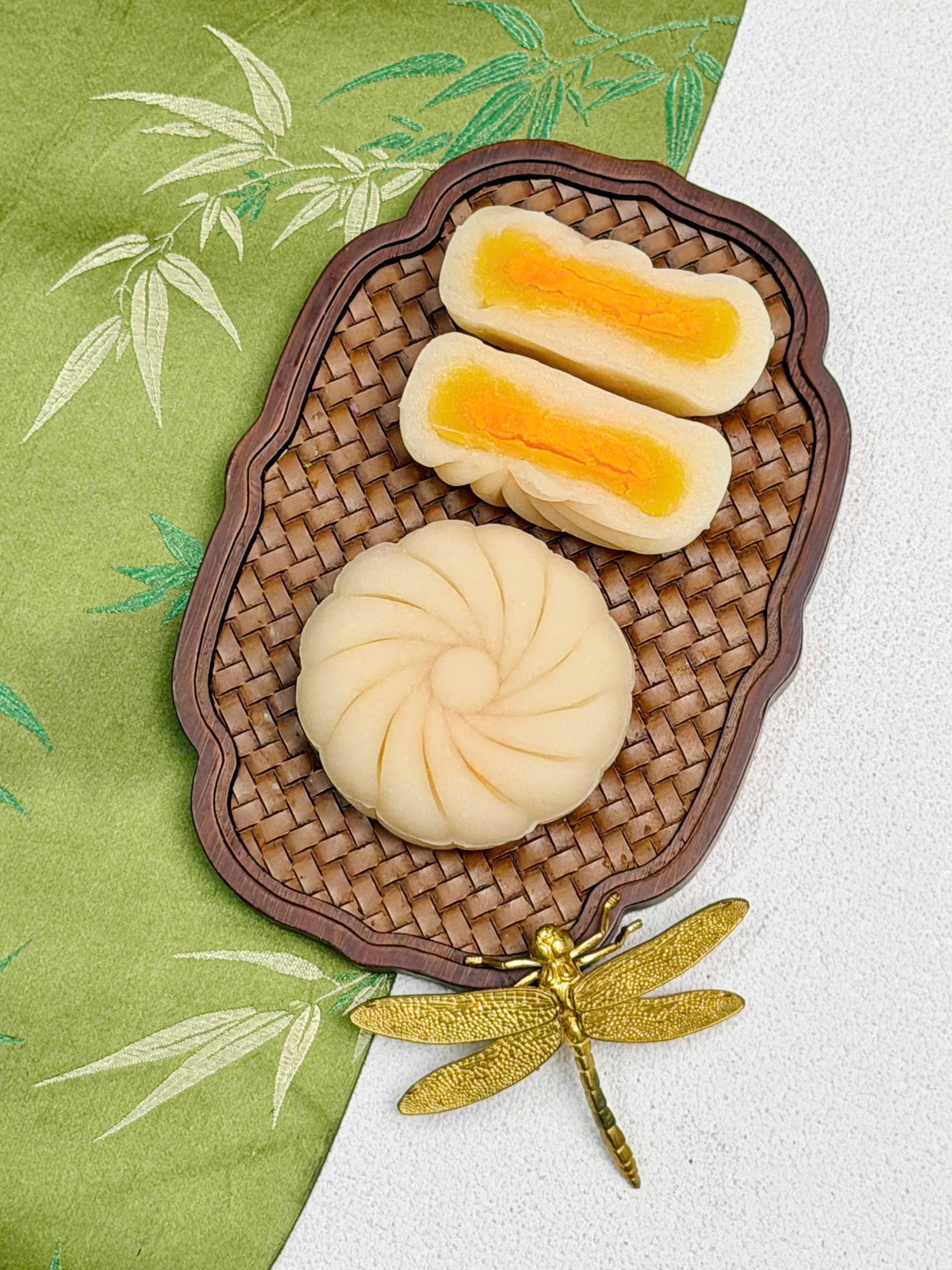 Bánh dẻo đậu xanh trứng muối