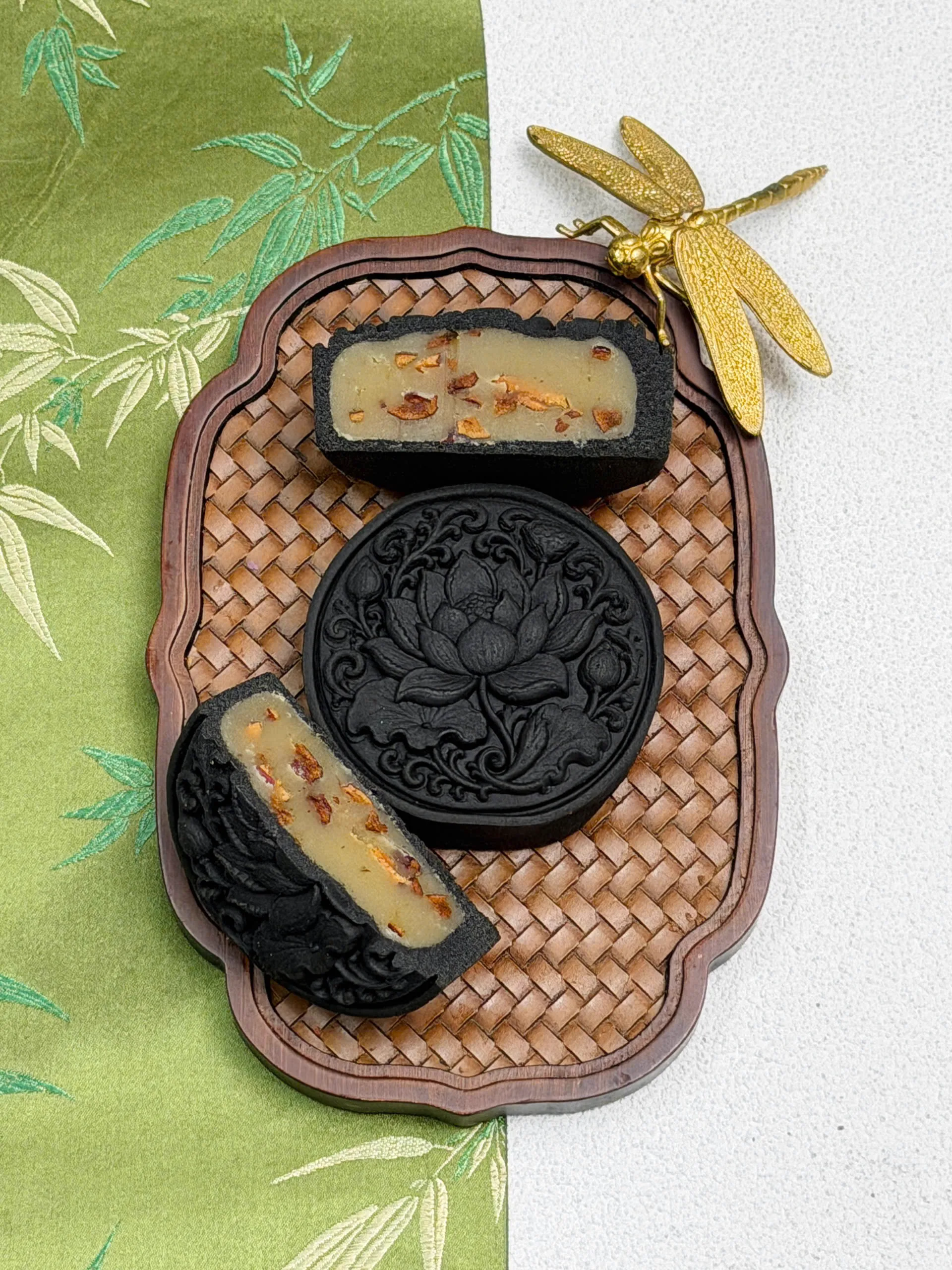 Bánh Trung Thu Hạt Sen Táo Đỏ